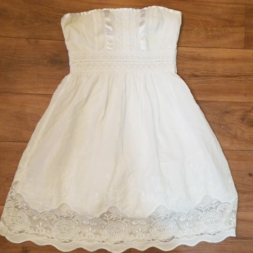 White lace dress